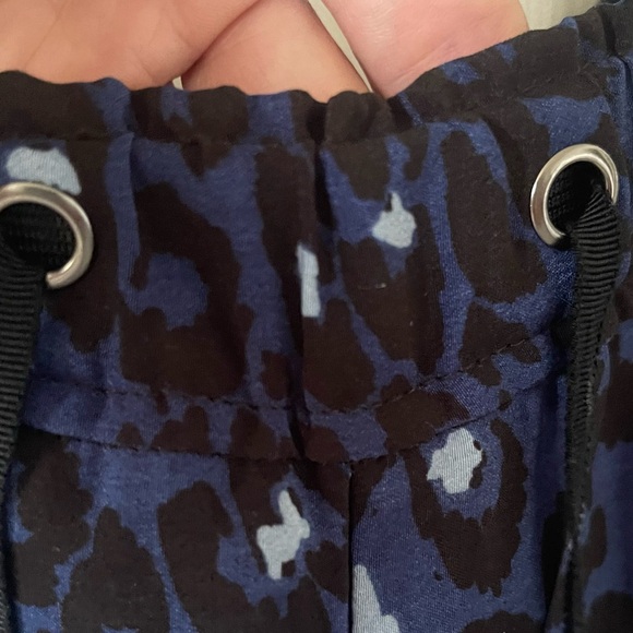 Jessica Simpson Wide Leg Pants Blues and black colors throughout in Size Large - Picture 2 of 14